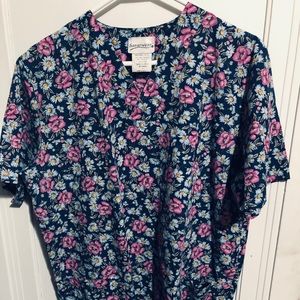 SARASWEAR HOSPITAL SCRUB. MEDIUM. pockets